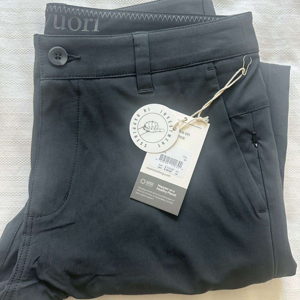 Vuori Men’s AIM pants.  Nwt